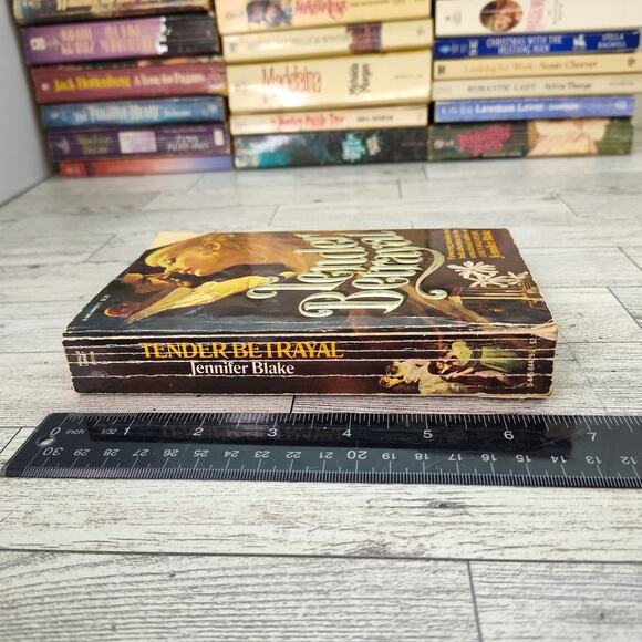 Tender Betrayal by Jennifer Blake 1979 1st Print Popular Library PB‎ Romance - Picture 6 of 12